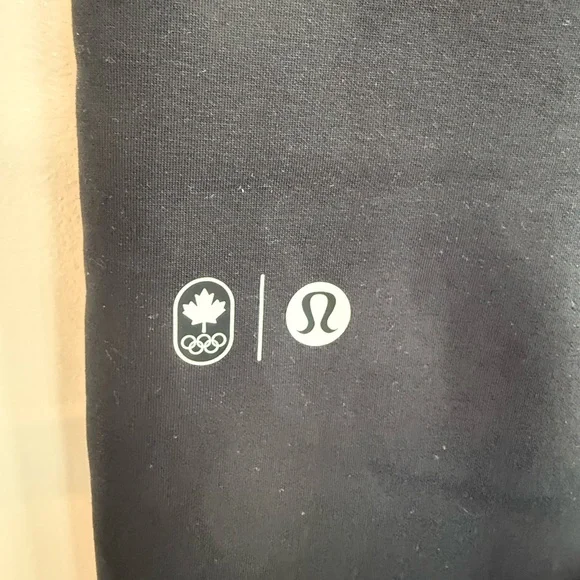 Women Canada Olympic 2026 Big Cozy Sweatpants Size Small - Picture 4 of 6